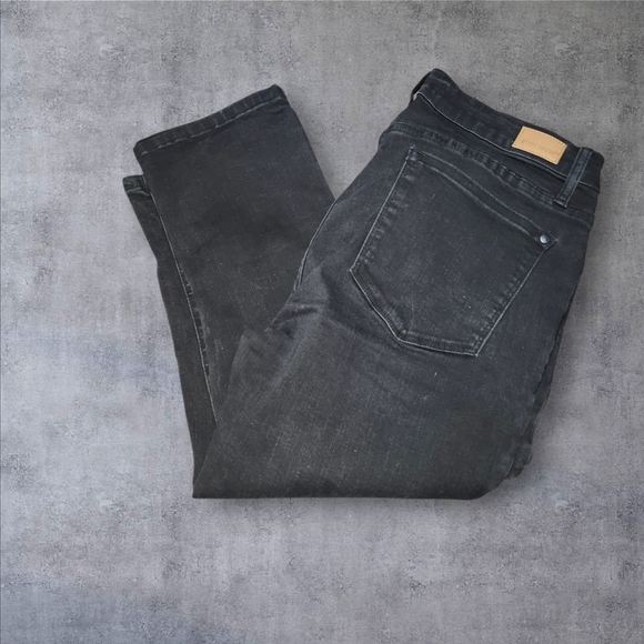 Judy Blue Denim - Judy Blue Capri Fit Jeans